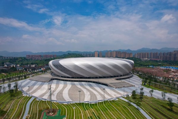 渝媒：重庆足协人士证实，龙兴足球场将在9月-10月承办国足邀请赛