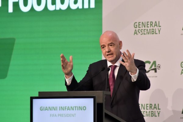 记者谈FIFA成立子公司：外部干预的风险显而易见，足坛应敲响警钟