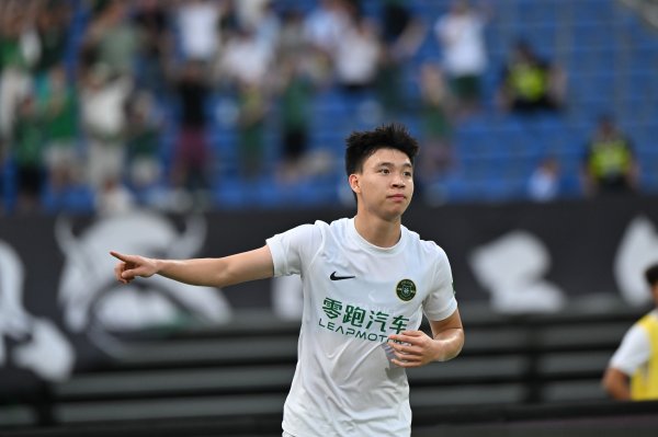 罗斯：王钰栋具备顶级锋线的天赋，不会把他锁死在某个固定区域