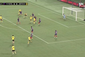 友谊赛-多特蒙德1-0东京FC 法比奥·席尔瓦制胜丘库埃梅卡伤退